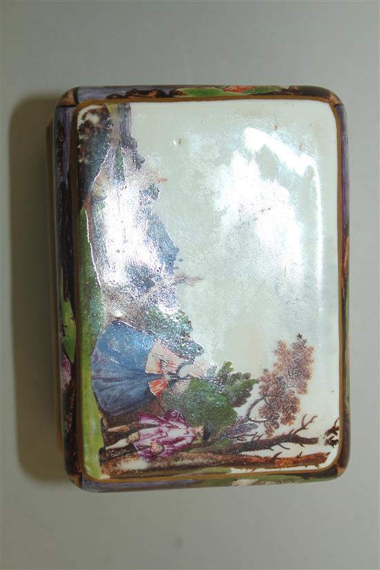 A Meissen gold mounted snuff box and cover, c.1760, 8.2cm, restored crack to cover